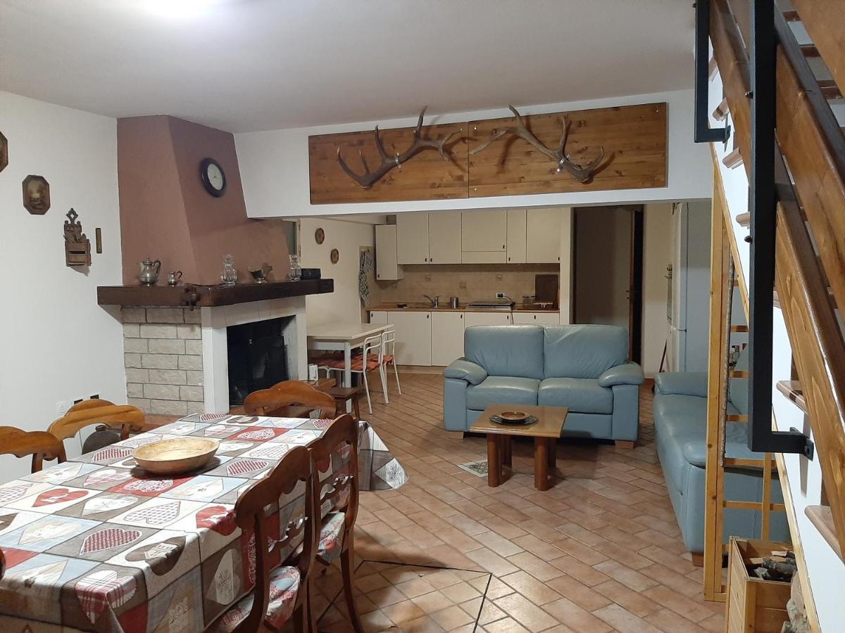 La Casa Di Walter E Rosa Villa Castel Di Sangro Exterior foto